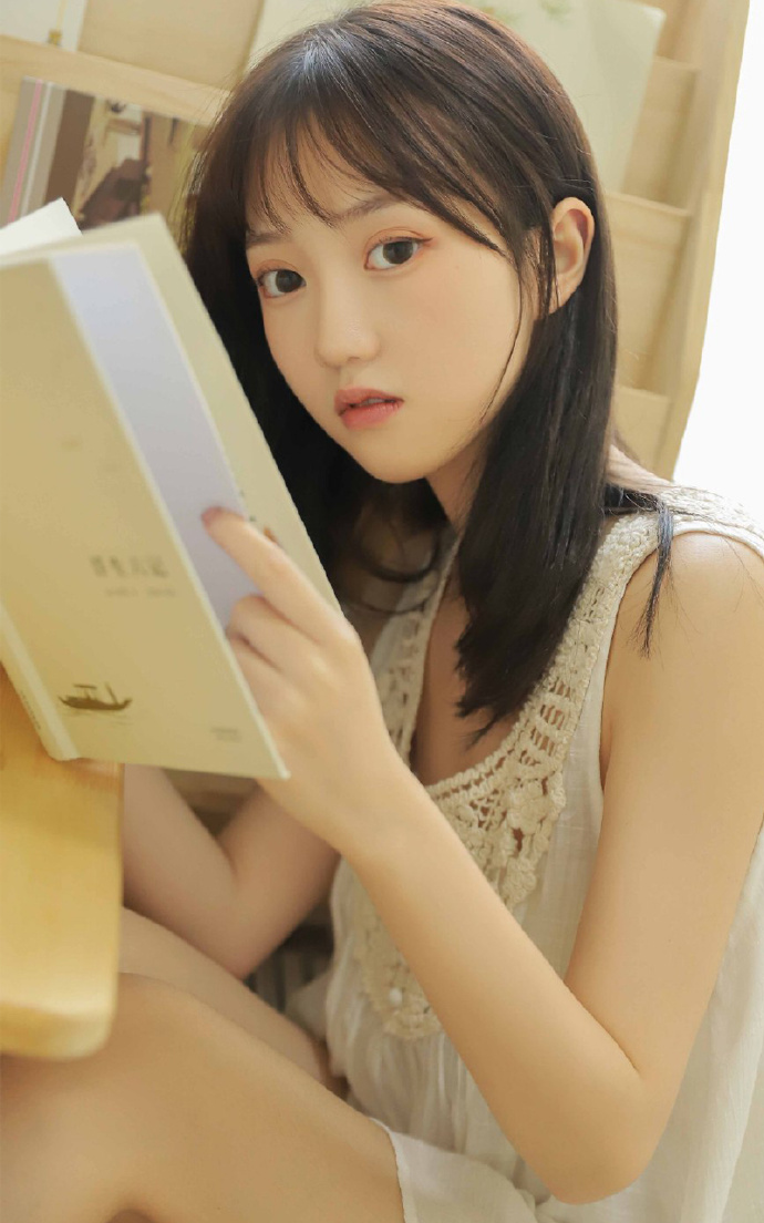 极品清纯萝莉美女白皙性感居家写真图片