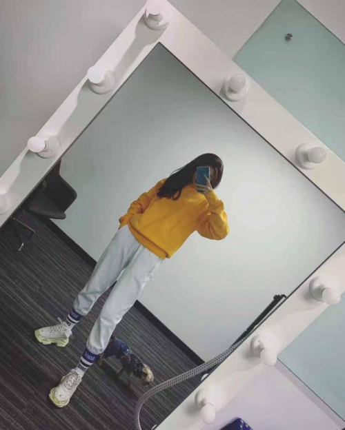 95后新晋小花张雅卓私服美照曝光 太会穿