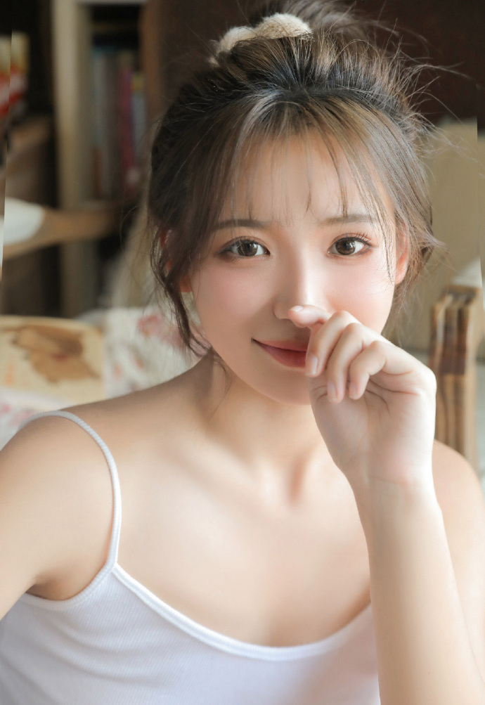 元气清纯美女白皙性感写真图片