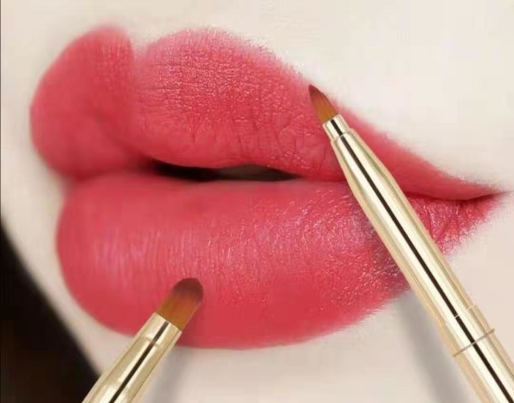 女生涂口红尽量避免这4个错误,不然再贵的口红都掉色还难看