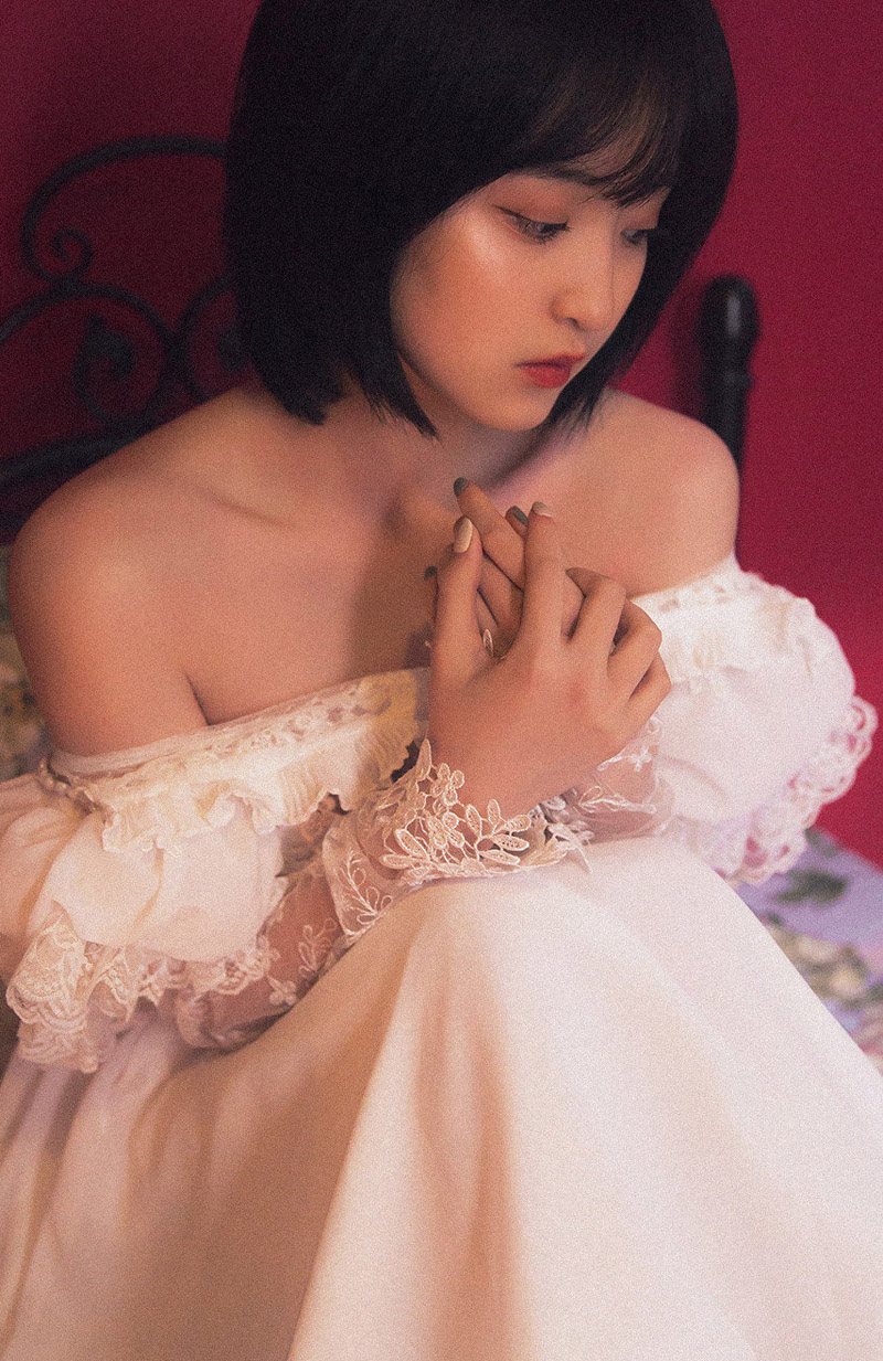 短发美女蕾丝裙性感诱人写真图片