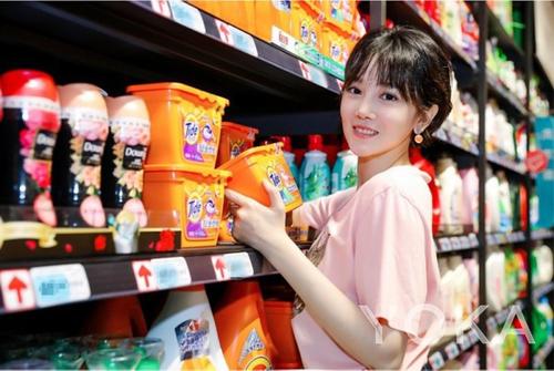 因身材太好被困扰，无奈退出体坛，意外出演一部剧一炮而红