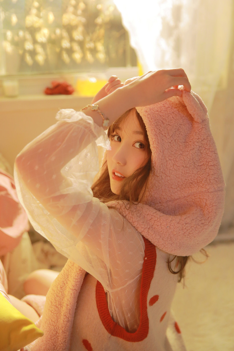 俏皮美女长腿诱惑私房写真图片