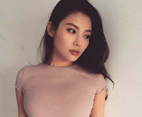 29岁女星整形出意外,病床照曝光好吓人,被紧急送往急救中心