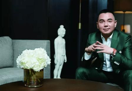 他抛弃恋爱多年的秦海璐,与李湘闪婚又离婚,现在却是人生赢家