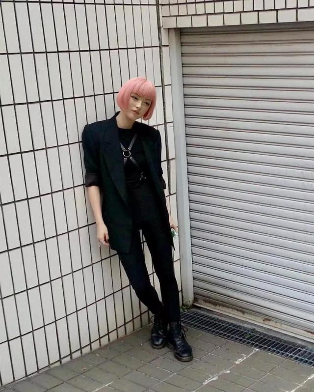 凭张“假脸”就能坐拥几十万粉丝?虚拟网红还很会带货!