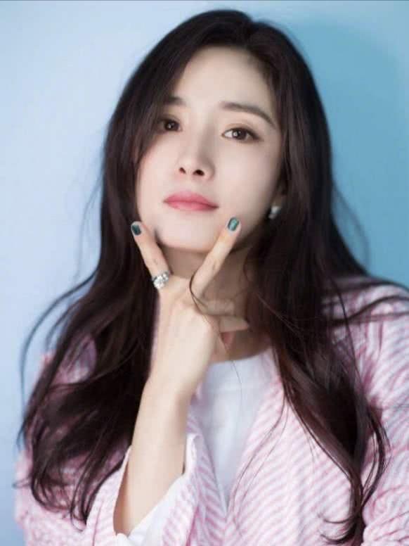 直男眼中的“高级脸”,一般都有这4个特征,看你是不是?