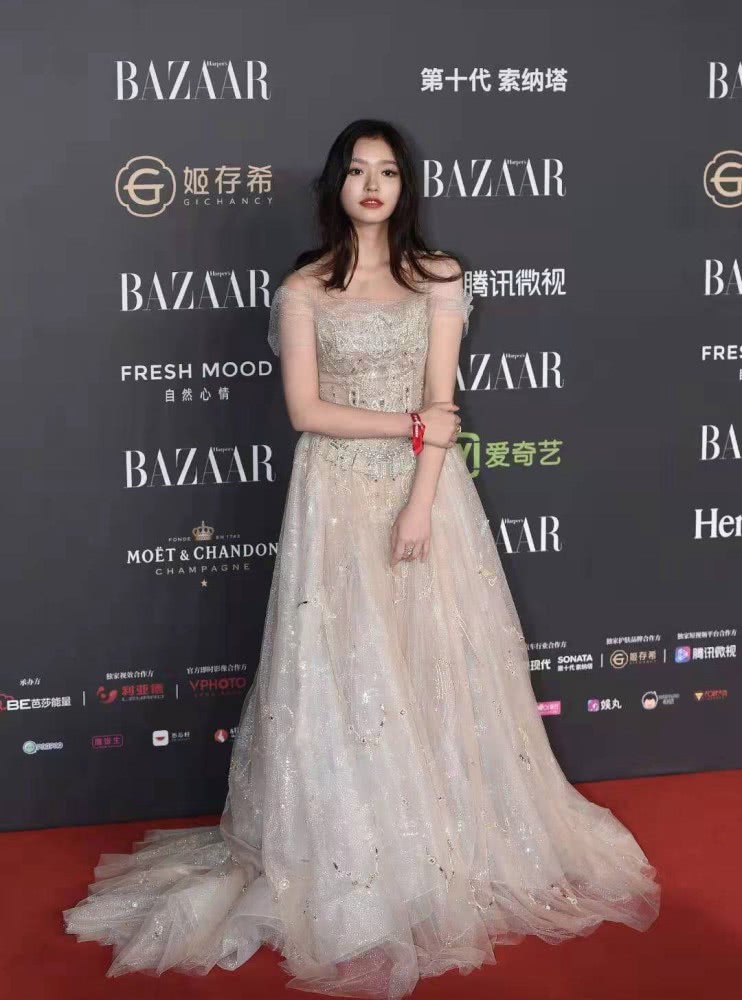 红毯争艳！赵丽颖刘诗诗仙气，杨紫BABY甜美，郎朗娇妻吉娜成最大黑马