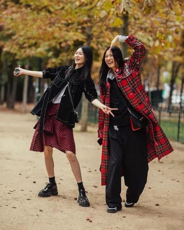 想显高显瘦试试这种搭配:小黑裤+小黑鞋