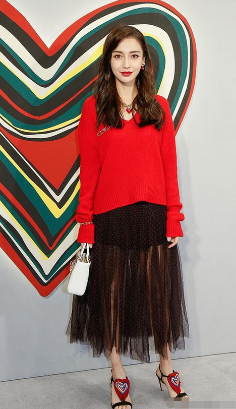 秋冬穿搭换件V领毛衣，发现不一样搭配的自己