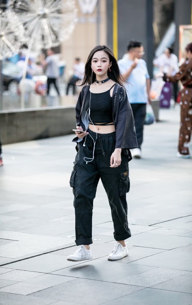 别羡慕潮GIRL啦!你和酷酷的工装女孩,你就差这一套小心机哦