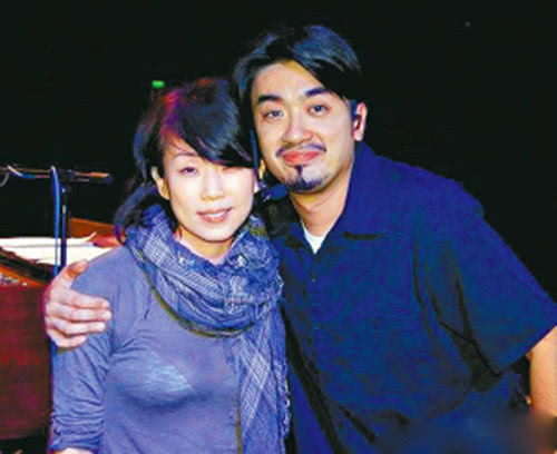 三获女歌手金奖，与李宗盛奉女成婚，如今再嫁小11岁的澳门鼓王