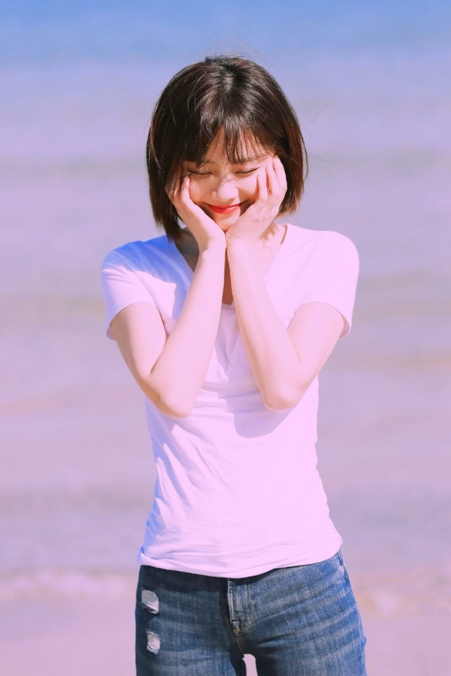 谭松韵穿15公分的堆堆袜,也拯救不了她的腿