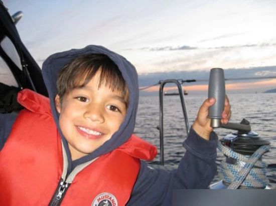 最美郭襄李绮红混血儿子曝近照,15岁高大帅气,还很有运动天赋