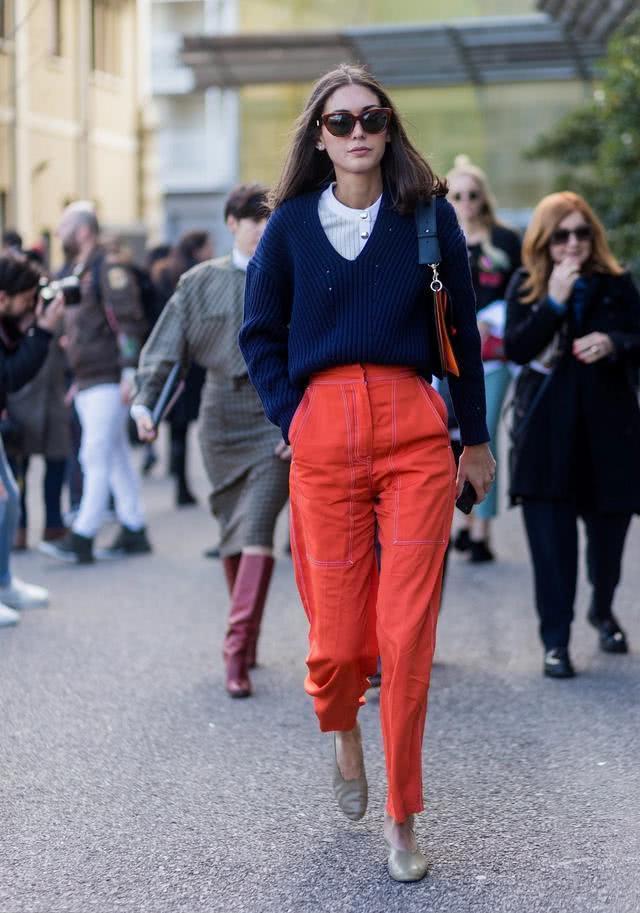 秋冬穿搭换件V领毛衣，发现不一样搭配的自己