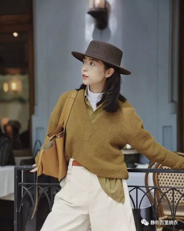 “打底衫+衬衫+外套”,玩转衣服叠穿,单品配色是关键