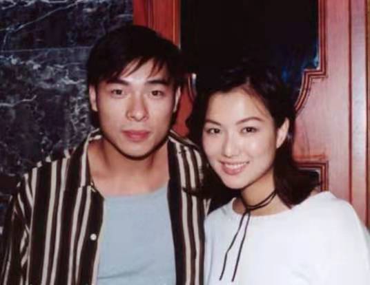 47岁郑秀文胃部不适惊住院，面部凹陷瘦到认不出，网友：太心疼