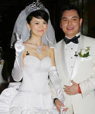 他抛弃恋爱多年的秦海璐，与李湘闪婚又离婚，现在却是人生赢家