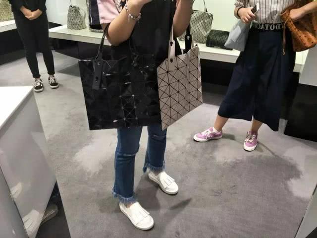 女生总爱买包，却不知了解四点正确选包方法：你只需要6个包