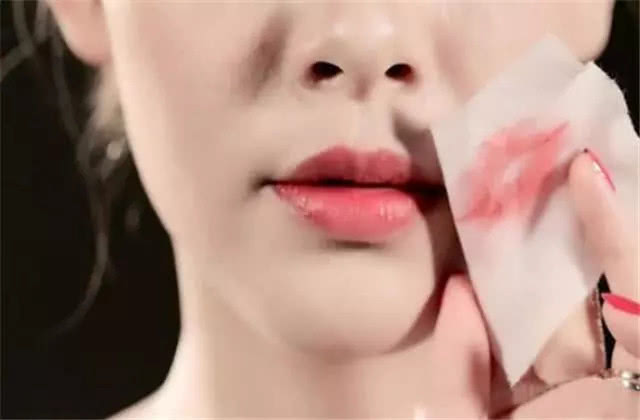 那些每天都涂“口红”的女生现在怎么样了？美容师说出了实情