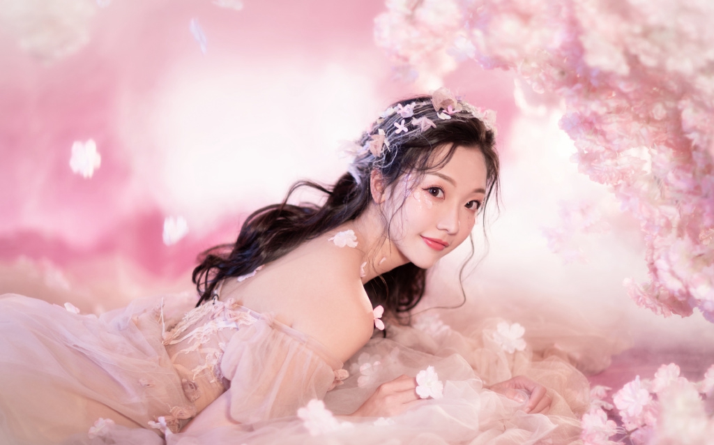 极品粉嫩女神性感长腿勾魂撩人写真图片