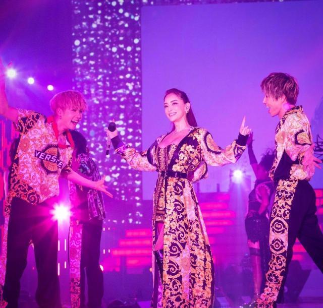 左耳失聪,绯闻与争议缠身,被万千少女迷恋的滨崎步