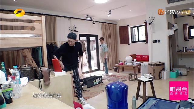 亲爱的客栈有毒!三位明星人设崩塌,难怪马天宇说:狗都没咱们累