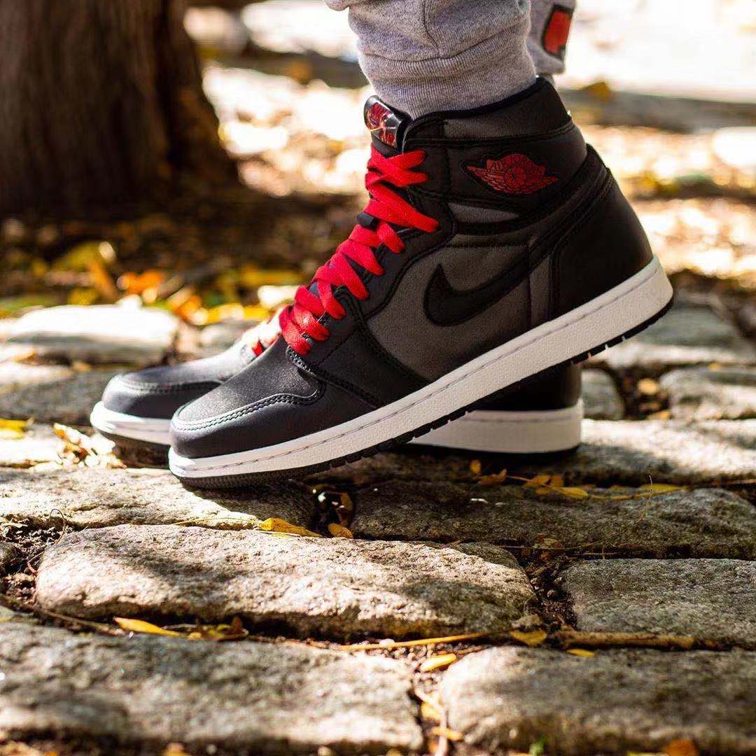 丝绸黑红色调!这双 Air Jordan 1 可还入你的眼?