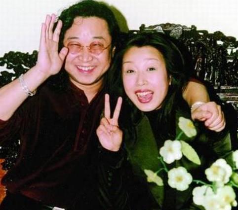 她一曲爆红20年，3段感情被传克夫，45岁嫁富豪被质疑整容