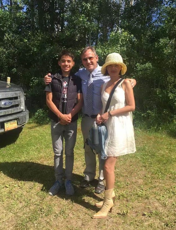 最美郭襄李绮红混血儿子曝近照,15岁高大帅气,还很有运动天赋