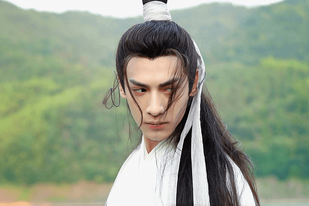 20岁小彩旗近照曝光,发胖腿粗灵气全无?再不像杨丽萍的接班人