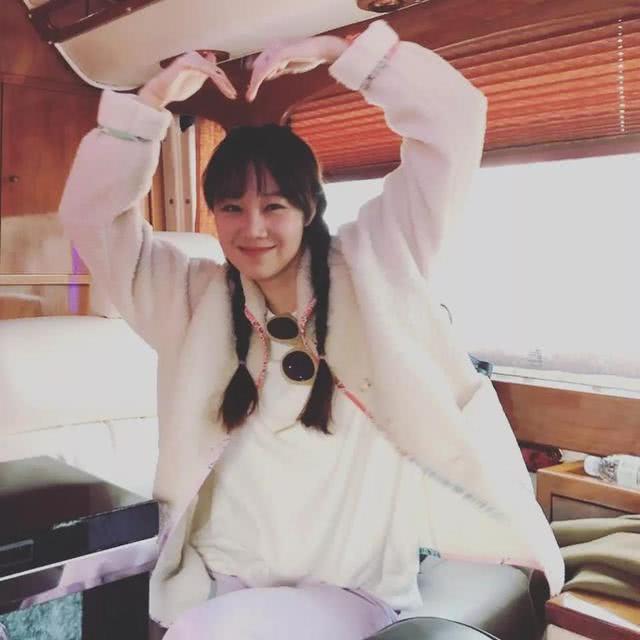 她不是韩国最漂亮的女星,却几度成为穿衣模板,轻松征服时尚圈