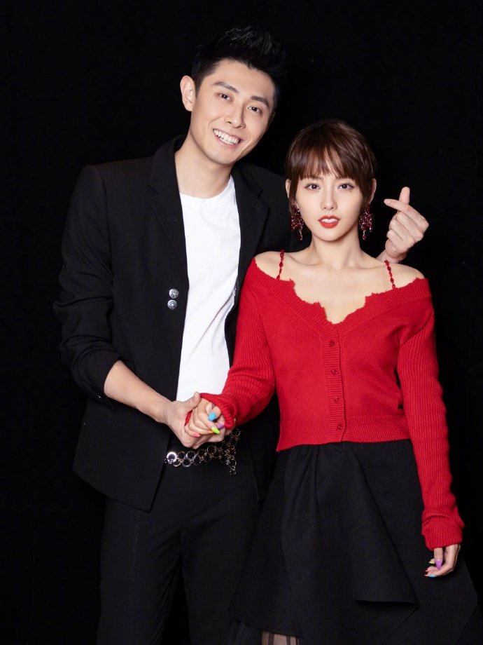 “神秘”富二代,凭借大1岁妻子迅速走红,多次“抢”王思聪c位