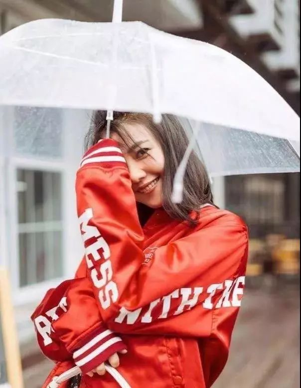 简直就是本行走的教科书!高圆圆这拍照也太好看了吧!