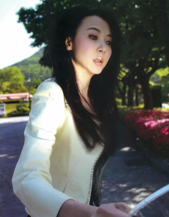 不愧是台湾第一美女!52岁萧蔷晒自拍照,说25岁我也信