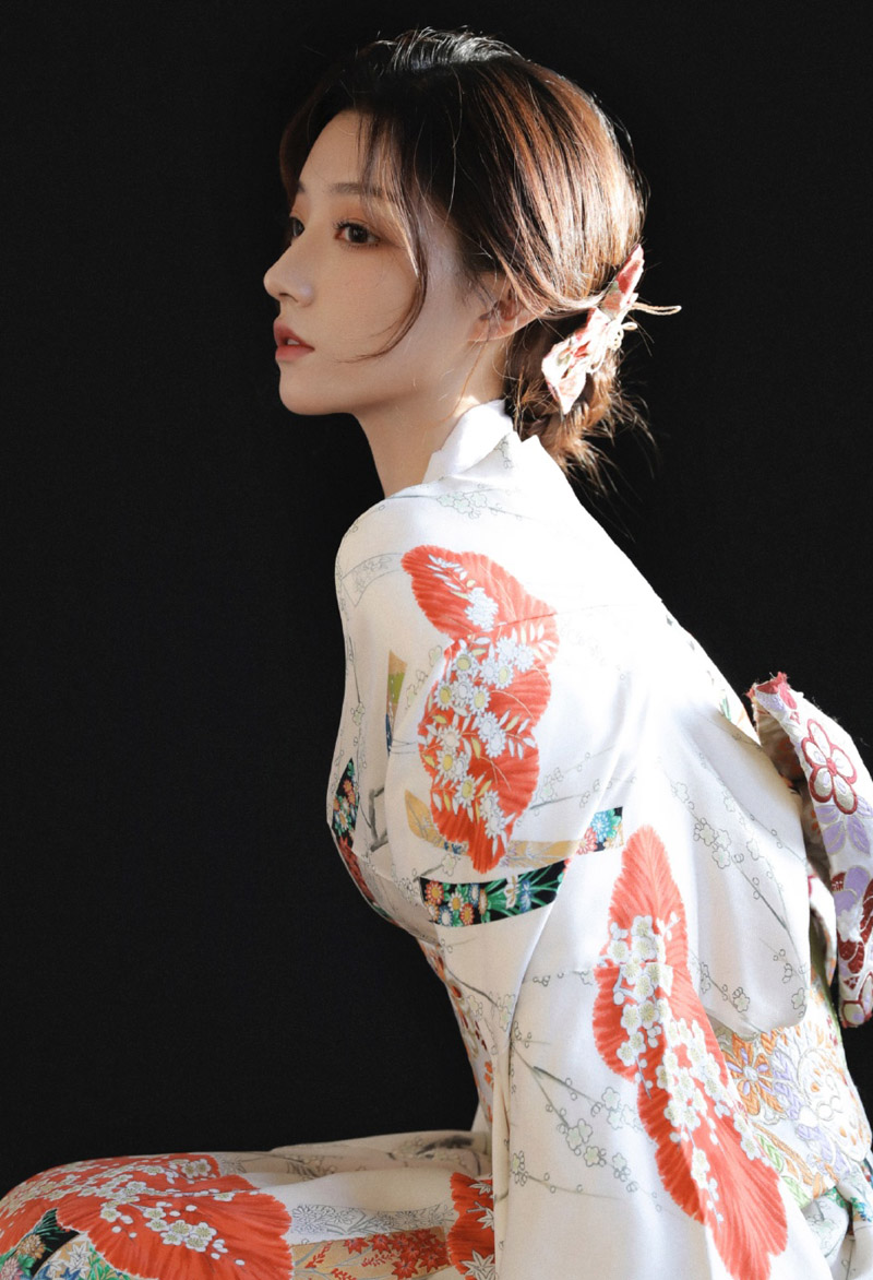五官精致和服少女性感撩人写真图片