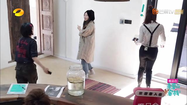 亲爱的客栈有毒!三位明星人设崩塌,难怪马天宇说:狗都没咱们累