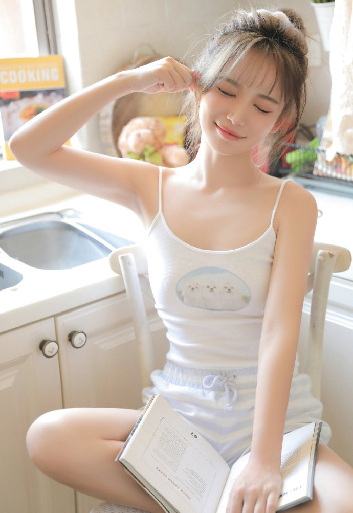 元气清纯美女白皙性感写真图片