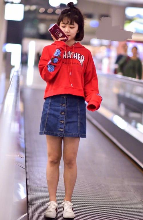 逆龄女神谭松韵白到发光,长裤配针织衫,这样的美女明星太爱了