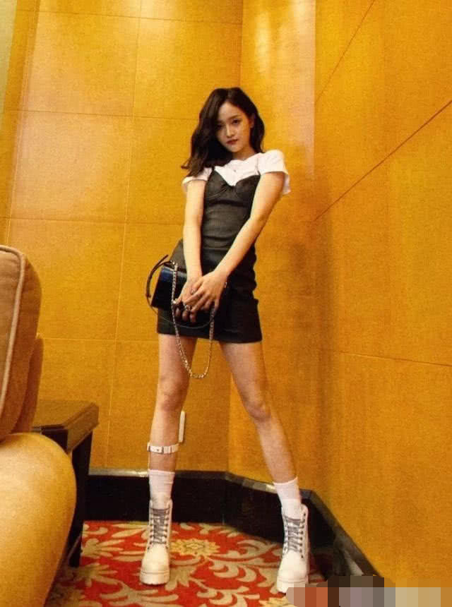 马丁靴不流行了？学吴宣仪穿“奶油靴”，显腿长效果简直了