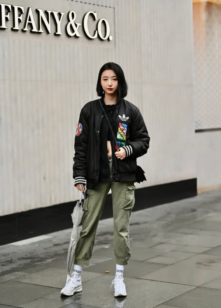 别羡慕潮GIRL啦!你和酷酷的工装女孩,你就差这一套小心机哦