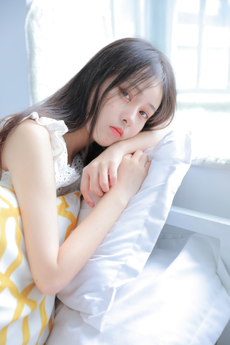 白嫩可爱美女模特丰满性感美女写真图片