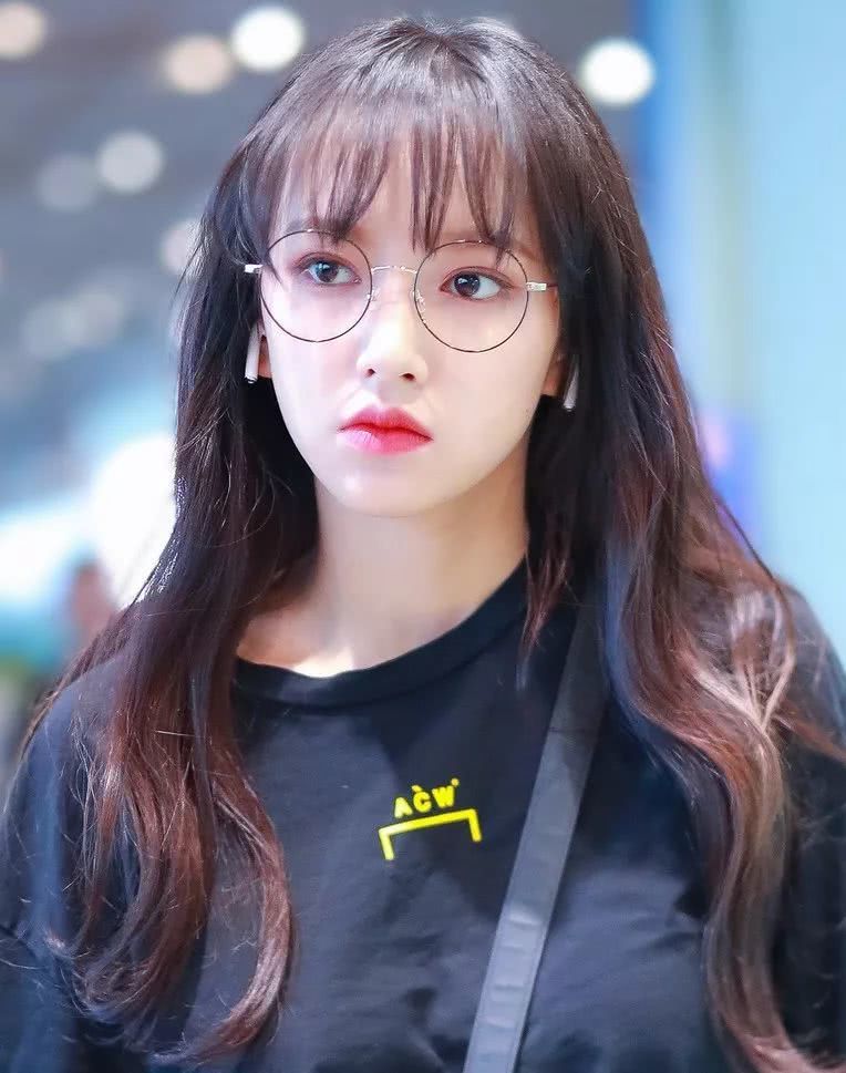 泫雅回归又美了,外行看“落泪妆”,内行看眼影!