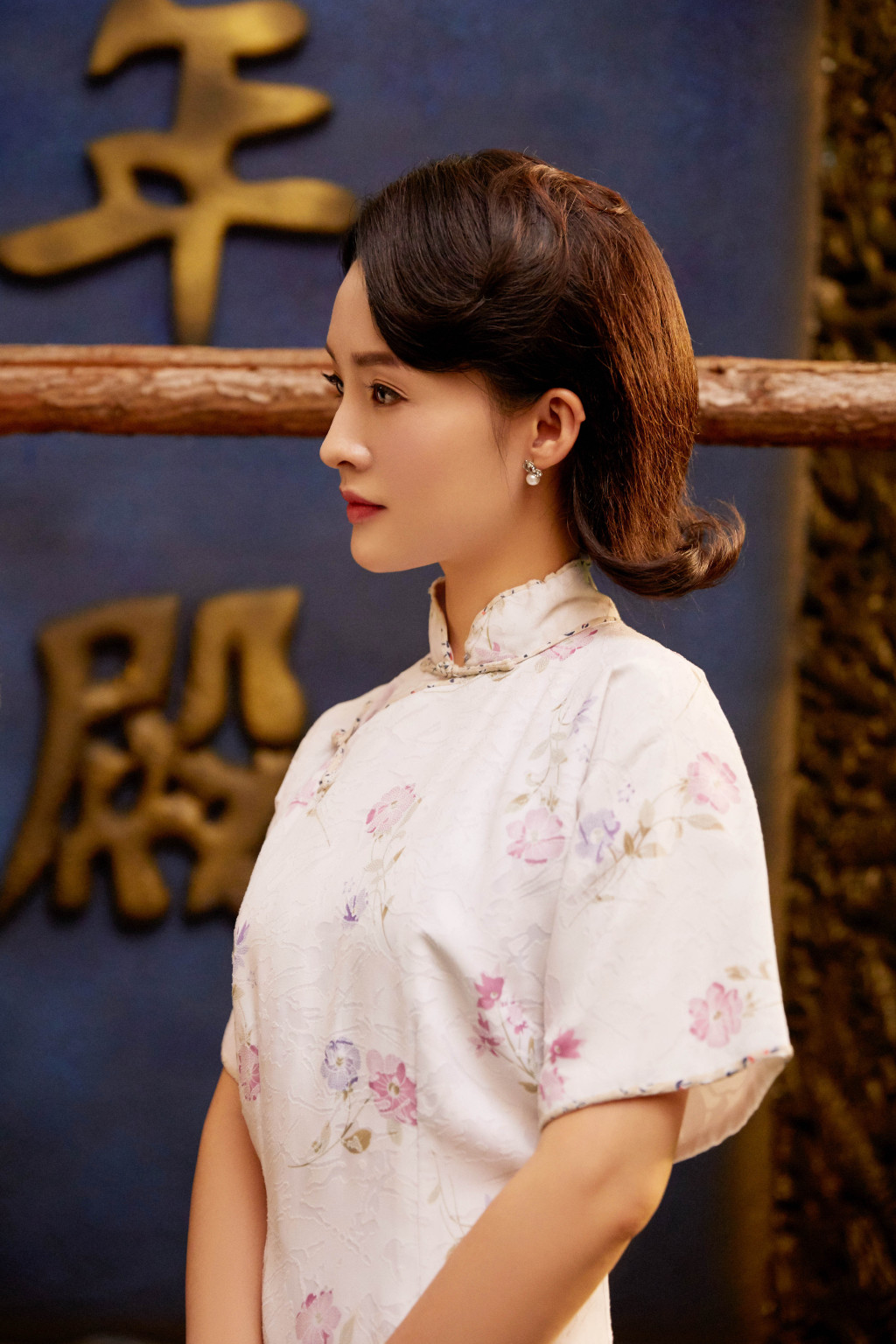 古典美女李沁旗袍造型性感写真图片