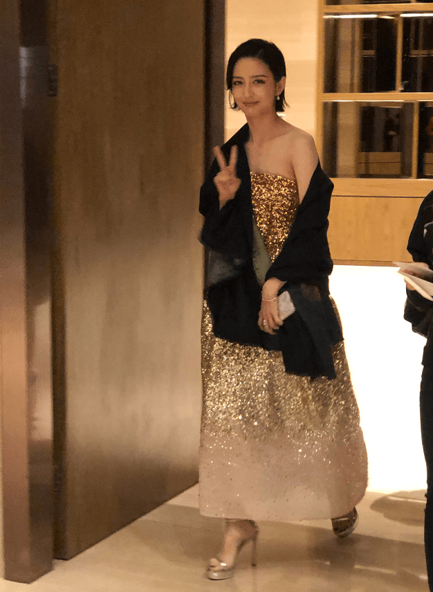 美女明星佟丽娅换短发，意外美成焦点