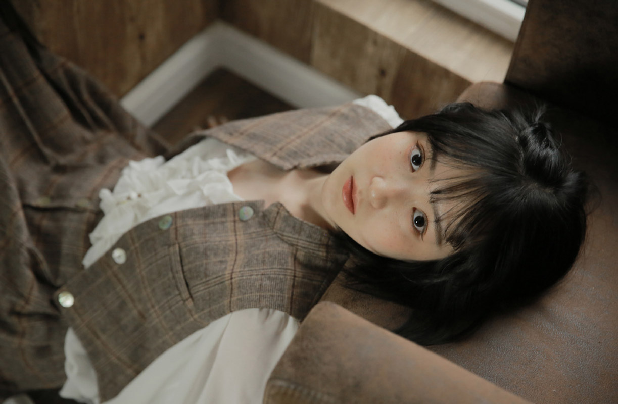 邻家美女清新灵动写真图片