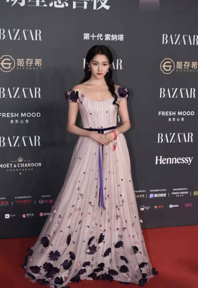 红毯争艳！赵丽颖刘诗诗仙气，杨紫BABY甜美，郎朗娇妻吉娜成最大黑马