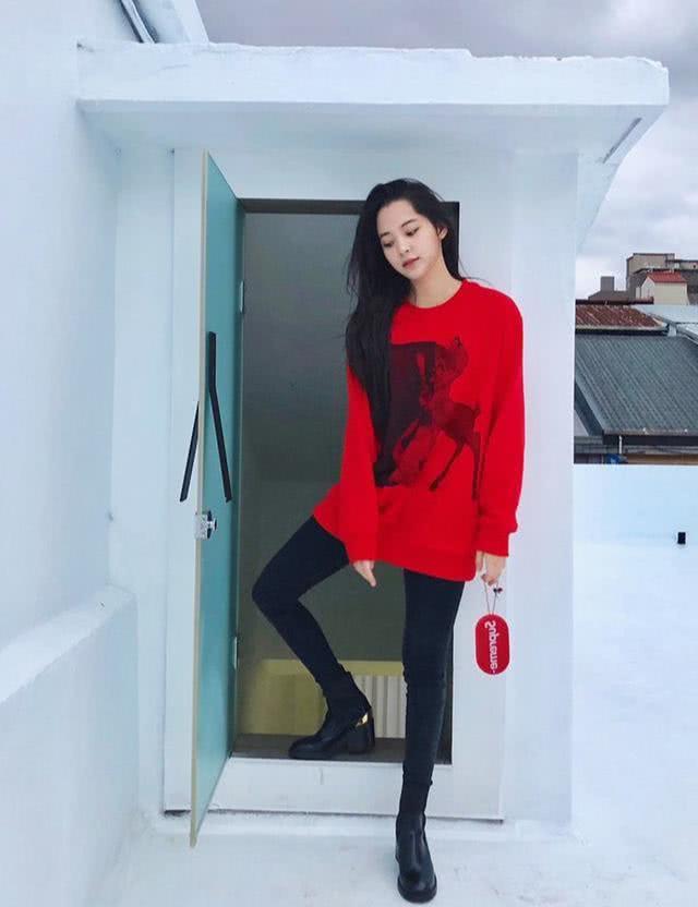 今年流行这3种颜色毛衣,搭配起来时尚减龄又有气质