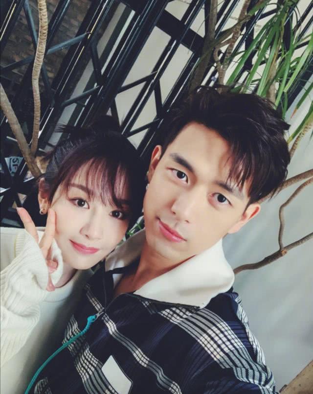 杨紫整容式变美?五官碾压郑爽女巫鼻!小短腿却尴尬了
