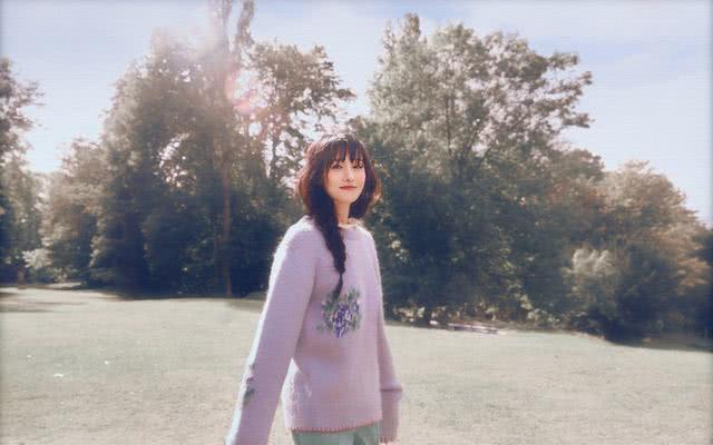 清纯美女郑爽毛衣造型唯美浪漫!岂料隔空撞上韩国当红女星孔孝真、金泫雅